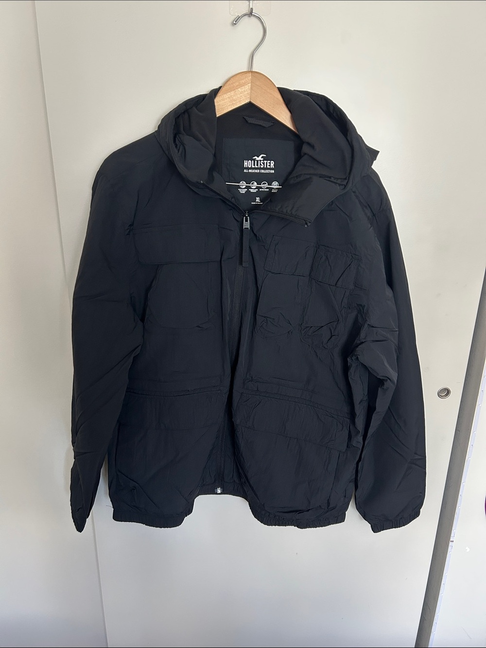 Hollister Men's Black Hooded Windbreaker Jacket